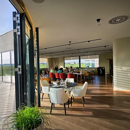 Mg Restaurace/luxury شقة