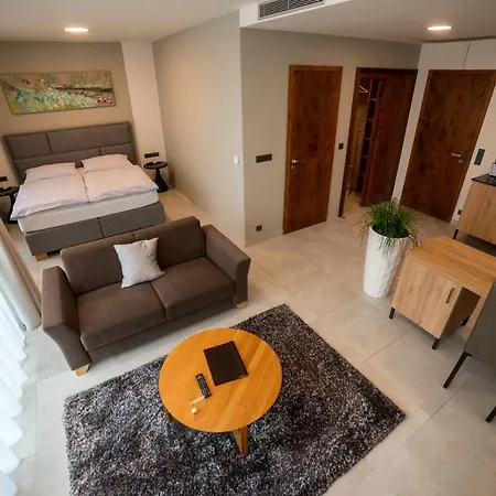 Mg Restaurace/luxury Apartment